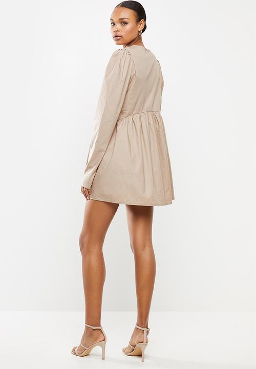 Missguided - Poplin V-neck button front smock dress - sand