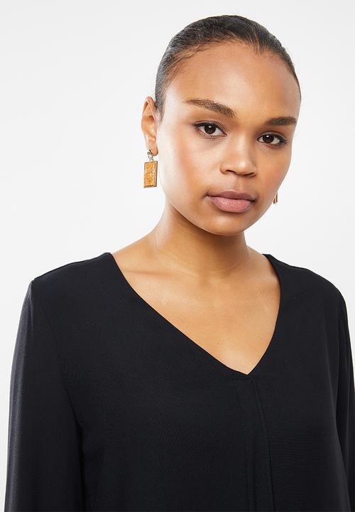 edit - Notch neck blouse - black