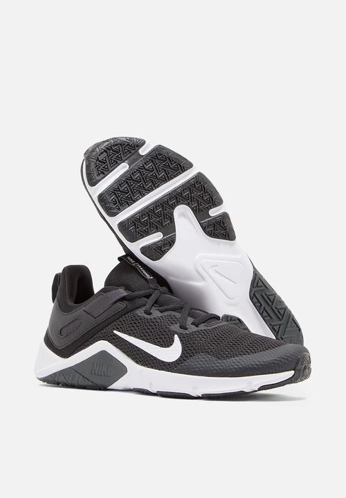 Nike - Legend essential - black / white-dk smoke grey