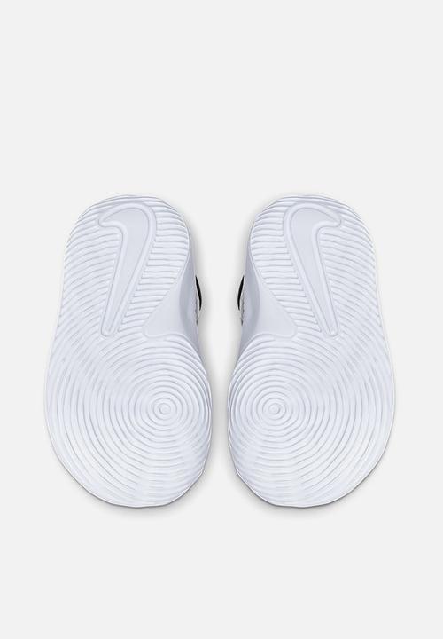 Nike - Nike team hustle d 9 - white/black-volt