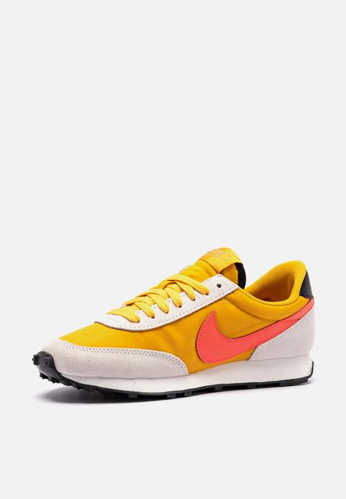 Nike - Daybreak - dark sulfur / flash crimson-summit white