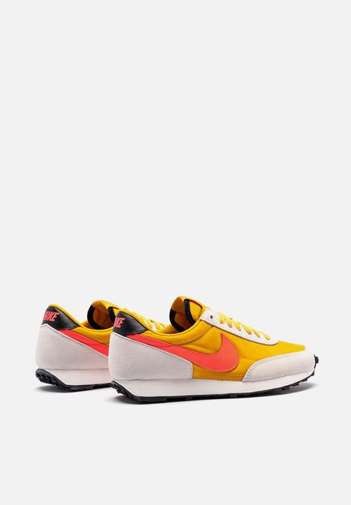 Nike - Daybreak - dark sulfur / flash crimson-summit white