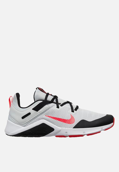 mens white nike trainers