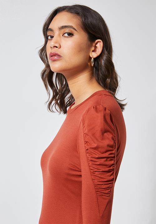 Superbalist - Gauged sleeve viscose top - rich rust