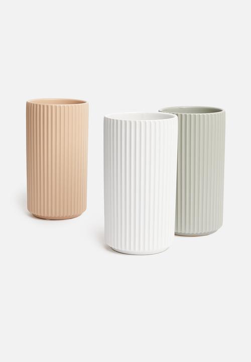 H&S - Ribbed vase - white