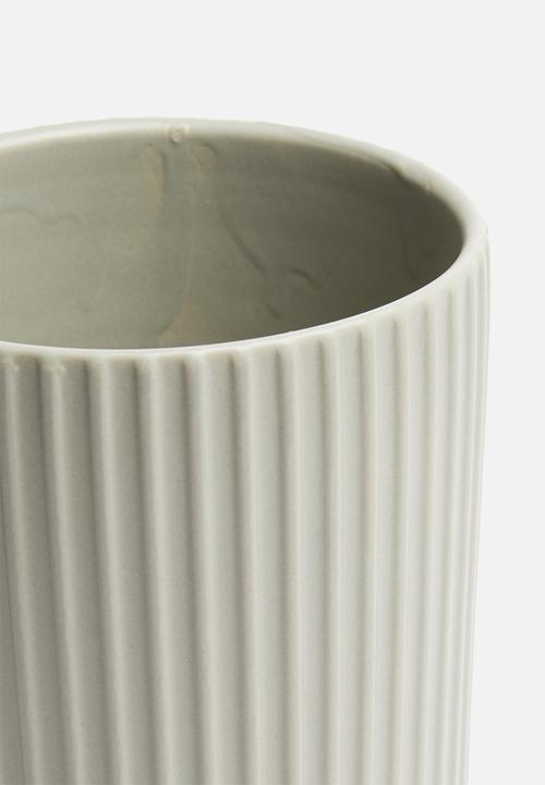 H&S - Ribbed vase - grey