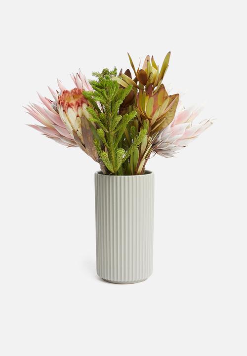 H&S - Ribbed vase - grey