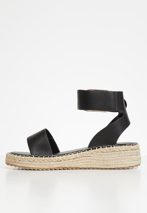 Plum - Chic sandal - black
