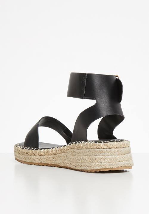 Plum - Chic sandal - black