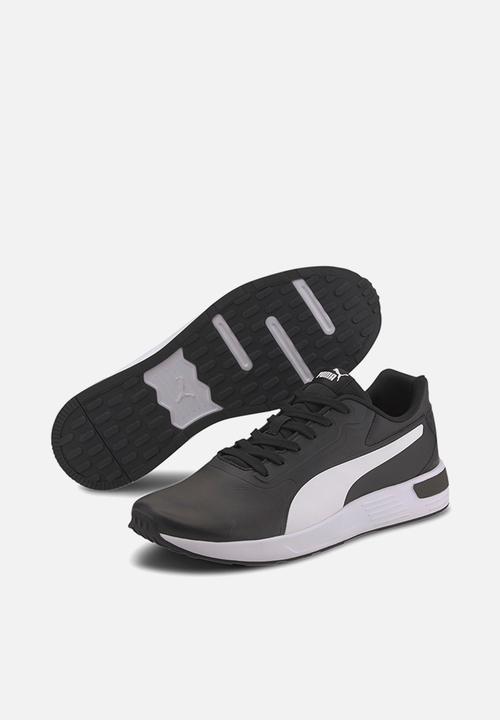 black puma trainers