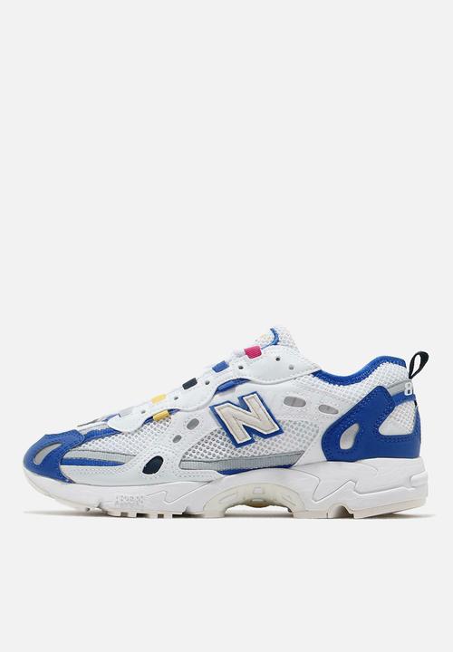 New Balance  - 827 - white / blue