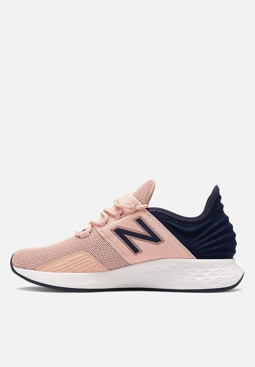 New Balance  - Fresh foam roav - black/light pink