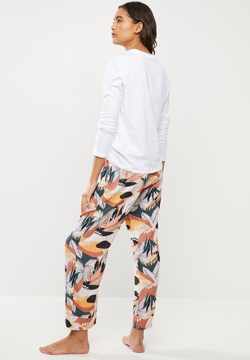 Superbalist - Sleep long sleeve top & pants set - milk & modern print