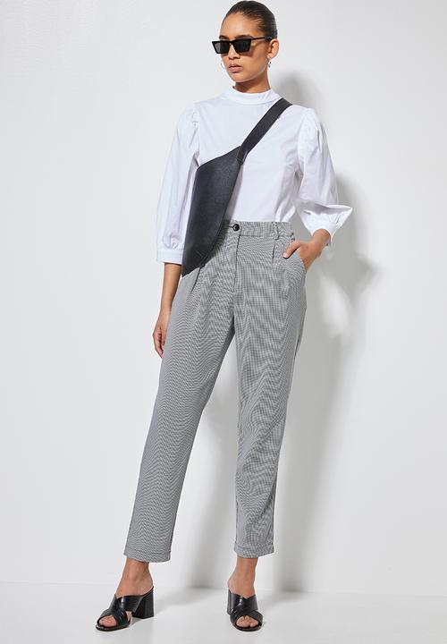 Superbalist - Tapered trouser with pleat detail - black & white