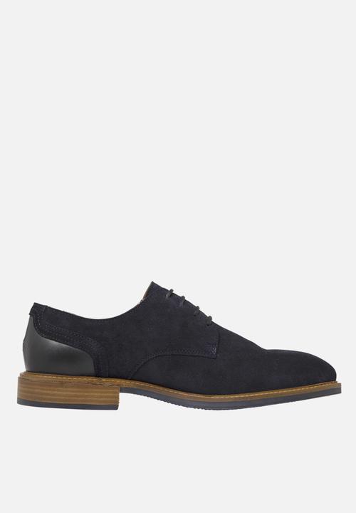 Elevated material mix formal shoe 