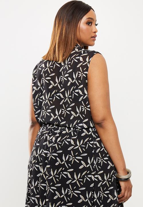 edit Plus - Sleeveless kittybow blouse -black and white ethno hand drawn flowers