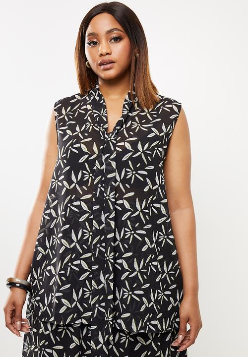 edit Plus - Sleeveless kittybow blouse -black and white ethno hand drawn flowers