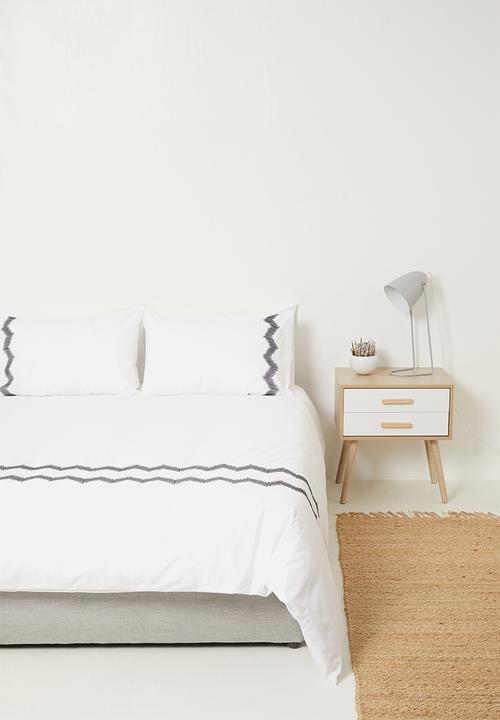 Sixth Floor - Zane embroidered cotton duvet set - white & black