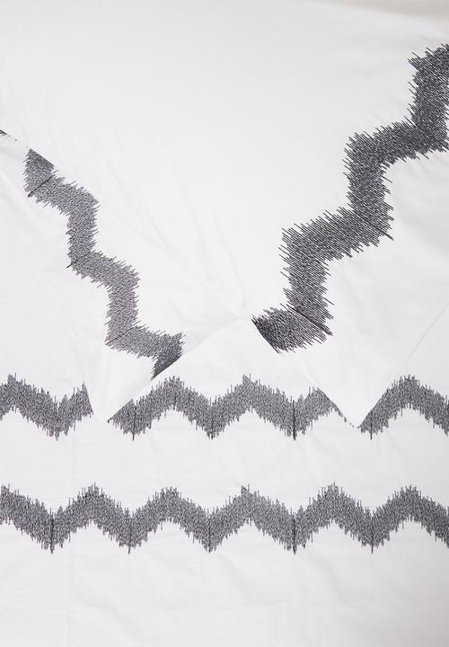 Sixth Floor - Zane embroidered cotton duvet set - white & black