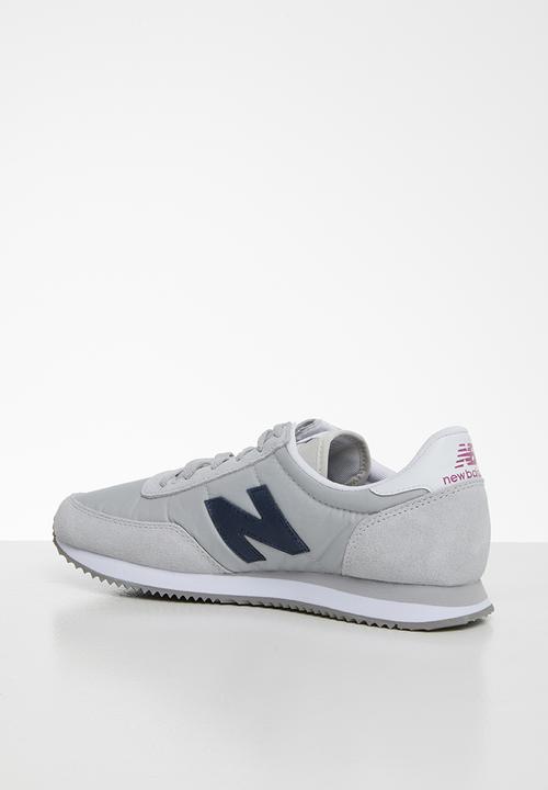 New Balance  - 720 Classic racer - light aluminum