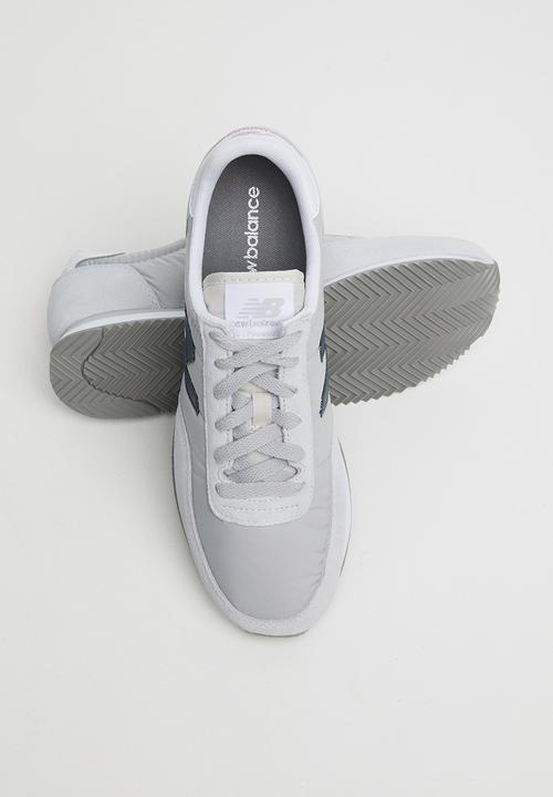 New Balance  - 720 Classic racer - light aluminum