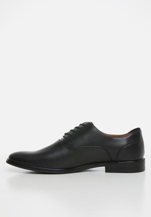 Call It Spring - Fresien - black