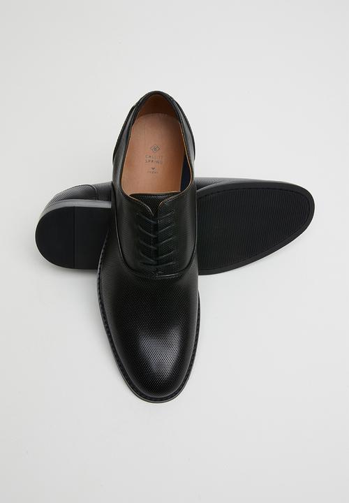 Call It Spring - Fresien - black