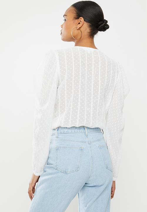 Missguided - Button front puff sleeve embroidered bodysuit - white