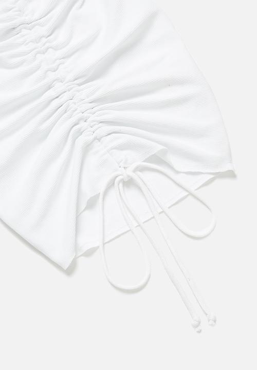 Missguided - Petite v-neck ruched rib sleeveless midi dress - white
