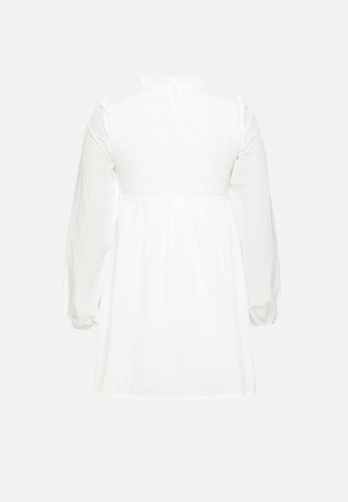 Missguided - Petite long sleeve smock dress - white