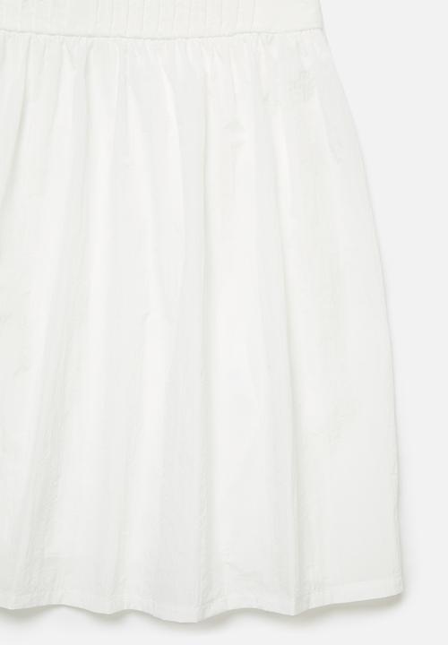 Missguided - Petite long sleeve smock dress - white