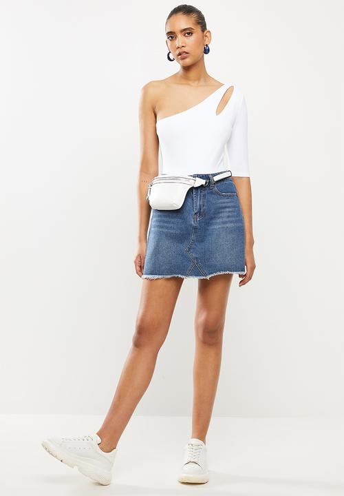 Blake - Asymmetric bodysuit with ballet sleeve - white