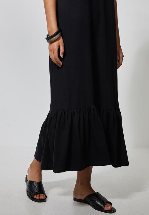 Superbalist - V-neck dress with tiered hem - black