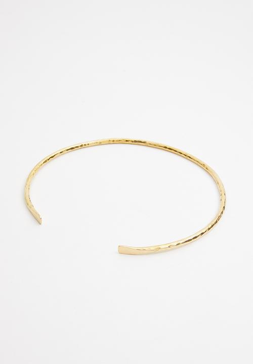 Matter of Fakt - Dented hammered chocker-brass