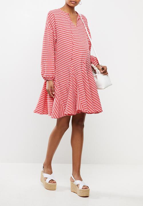 Glamorous - Maternity gingham swing dress with front tie - pink & red