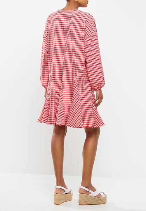 Glamorous - Maternity gingham swing dress with front tie - pink & red
