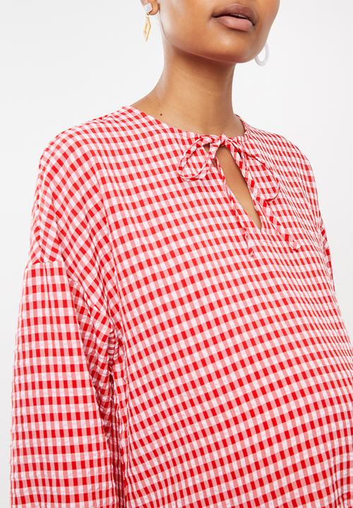 Glamorous - Maternity gingham swing dress with front tie - pink & red