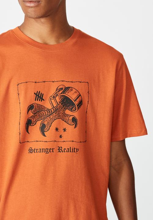 Cotton On - Tbar art T-shirt - dirty clay