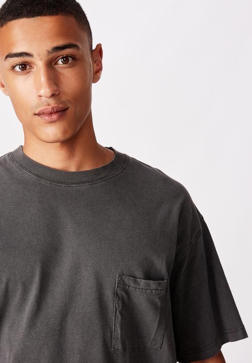 Cotton On - Loose fit washed pocket tee - washed black