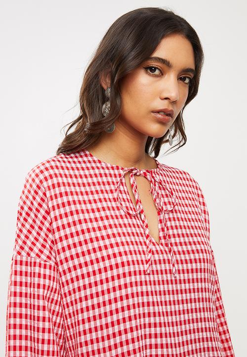 Glamorous - Gingham swing dress with front tie - pink & red