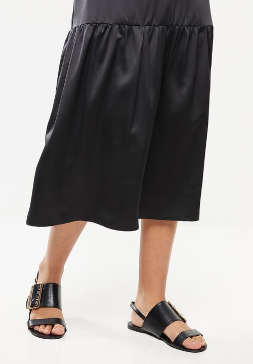 VELVET - Tiered satin pull on midi skirt - black