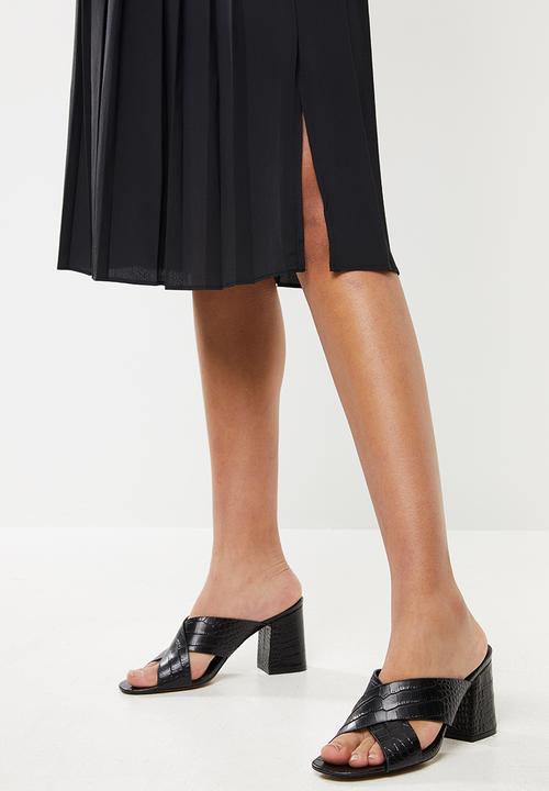 VELVET - Pleated midi skirt - black