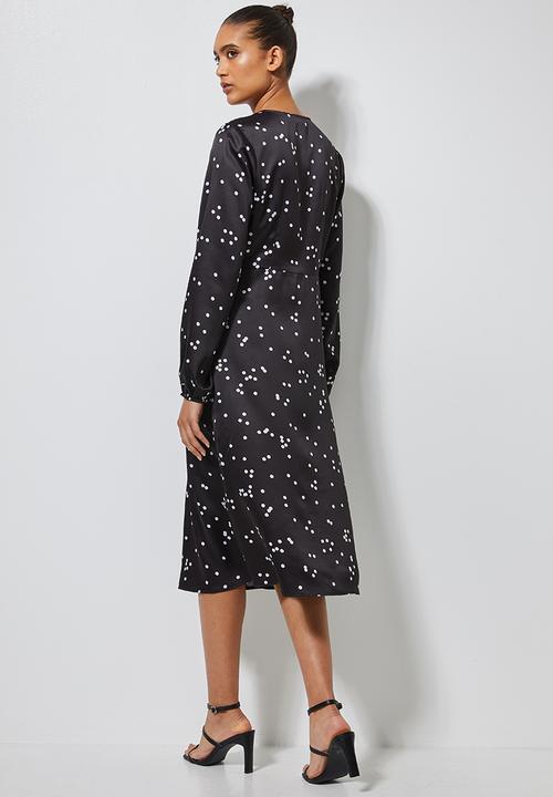 Superbalist - Button thru v-neck dress - black & white