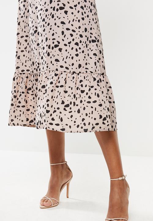Missguided - Tiered hem midi dress short sleeve dalmatian - neutral & black