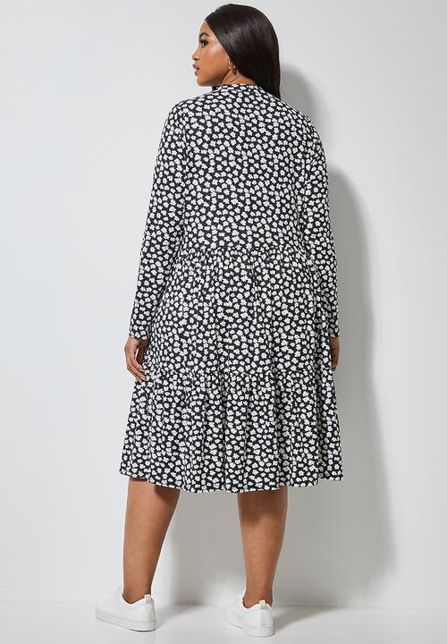Superbalist - Tiered knit funnel neck dress - black & white 