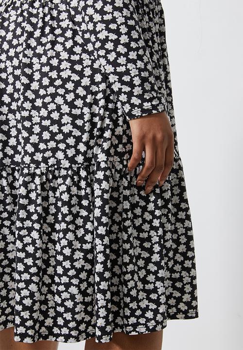 Superbalist - Tiered knit funnel neck dress - black & white 