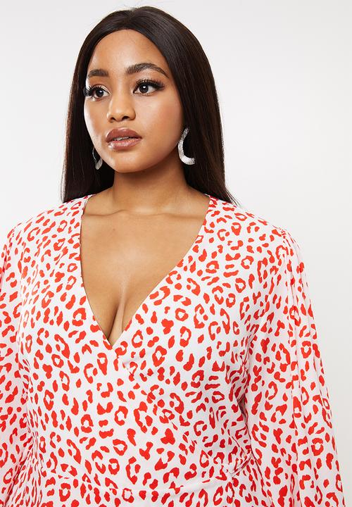 Glamorous - Plus red leopard volume sleeve mini wrap dress - red & white