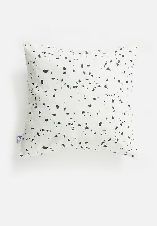 Sixth Floor - Cody cushion cover - black & white