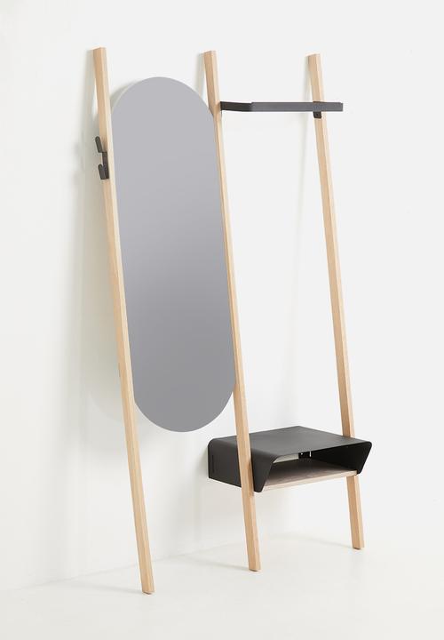 Emerging Creatives - Stockholm dressing station