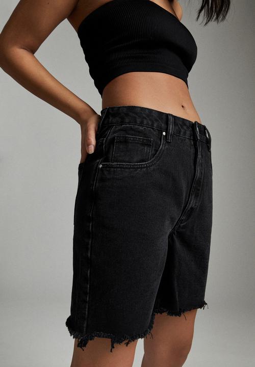 Cotton On - Straight denim bermuda short - super washed black